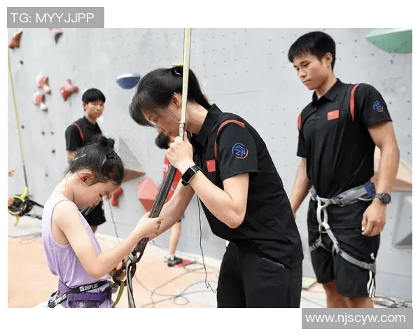 成都攀岩队技术解析：探索攀岩运动的技巧与训练方法MBA